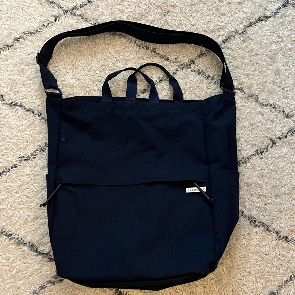 Everlane Blue Messenger Bag with Adjustable Strap and Durable Fabric